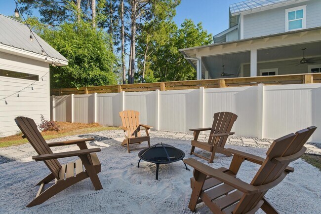 Building Photo - 70 Trae Ln