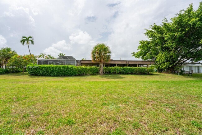 Building Photo - 5706 S Travelers Palm Ln