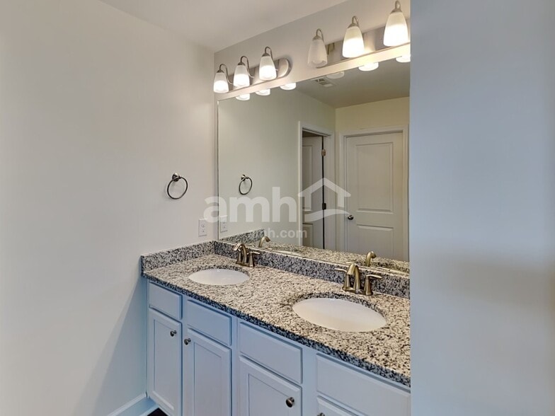 Building Photo - 5083 Trailwater Dr