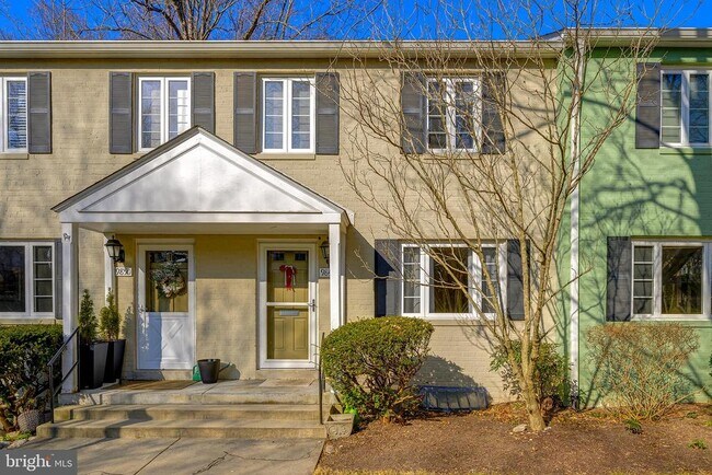 Building Photo - 9848 Hollow Glen Pl