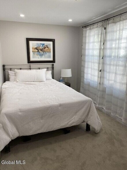 Building Photo - 77 White St