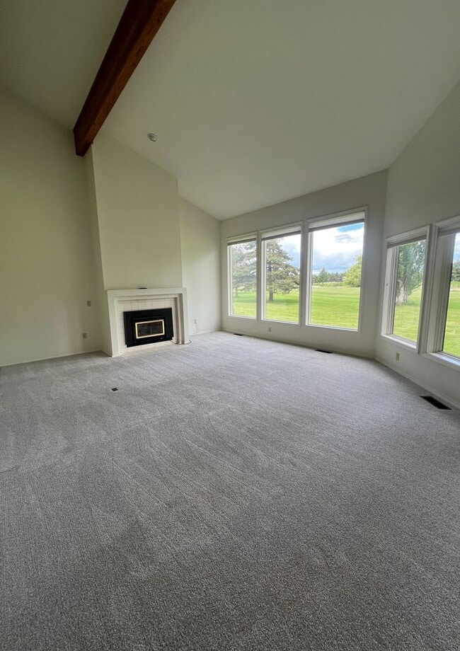 Building Photo - Stunning Kalispell Golf Course Home