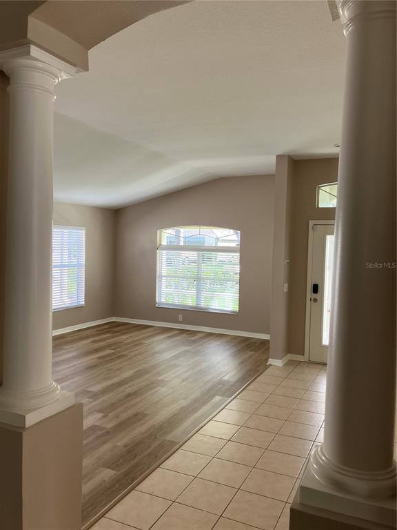 Building Photo - 15848 Leatherleaf Ln