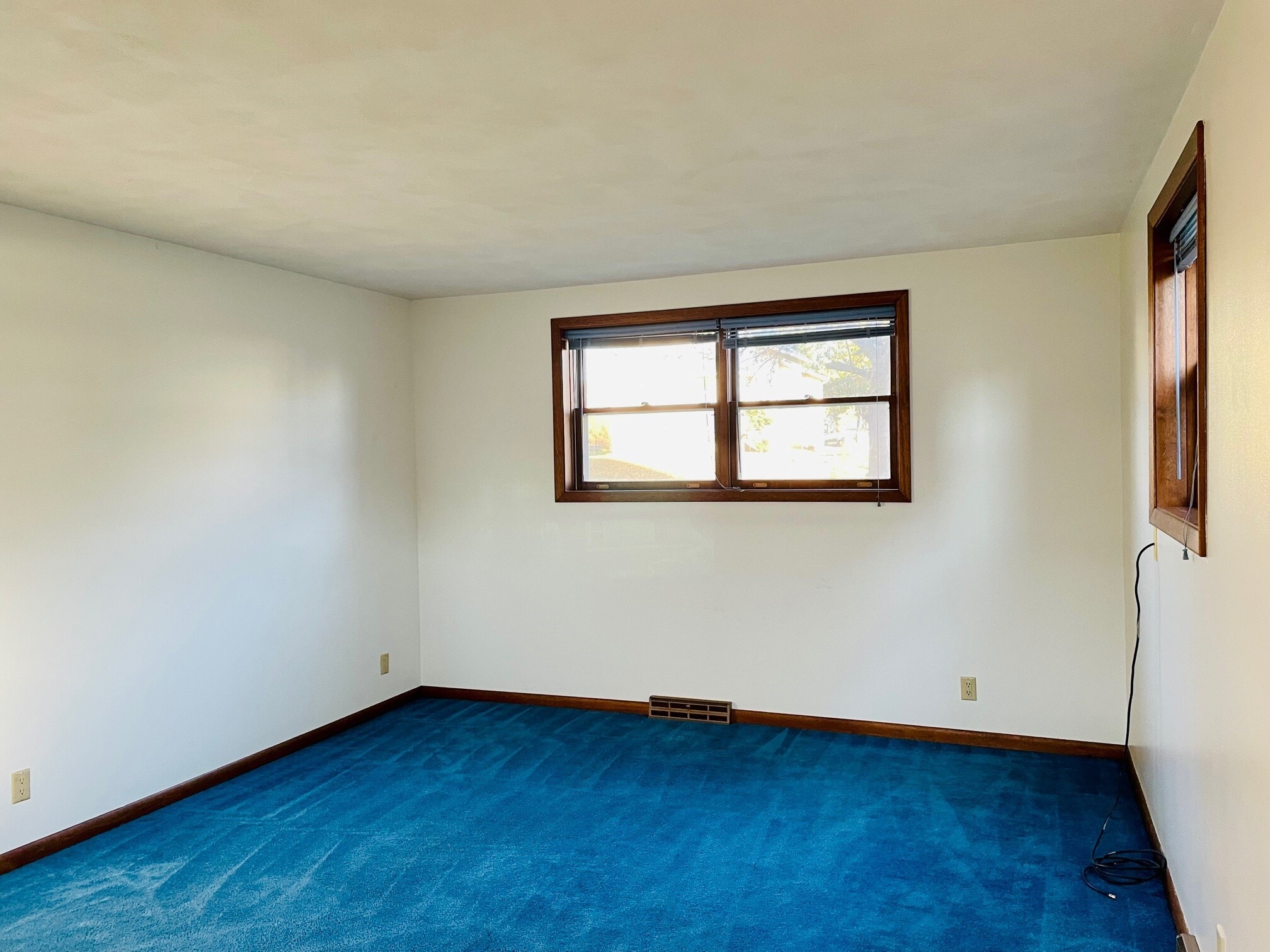 Living Room - 508 16th Ave