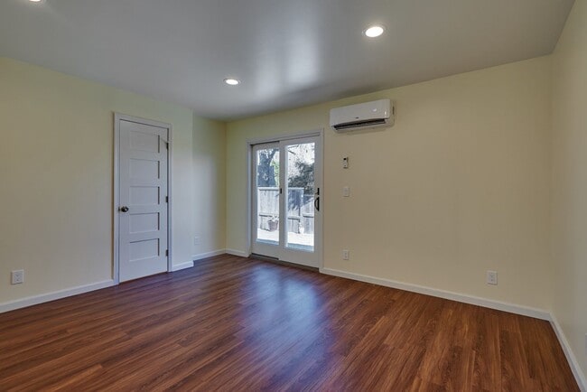 Building Photo - Newer Construction 2 Bedroom 2 Bath Home 2...