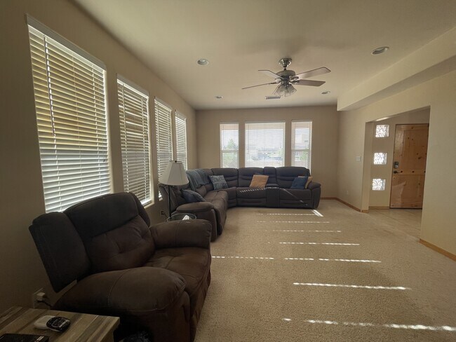 Building Photo - 6809 Chapingo Rd NE