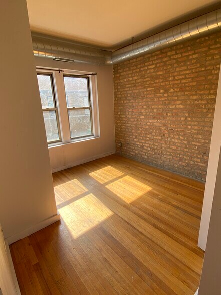 Building Photo - 1223 W Greenleaf Ave