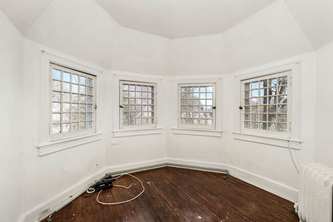 Building Photo - 29 Wiggins St
