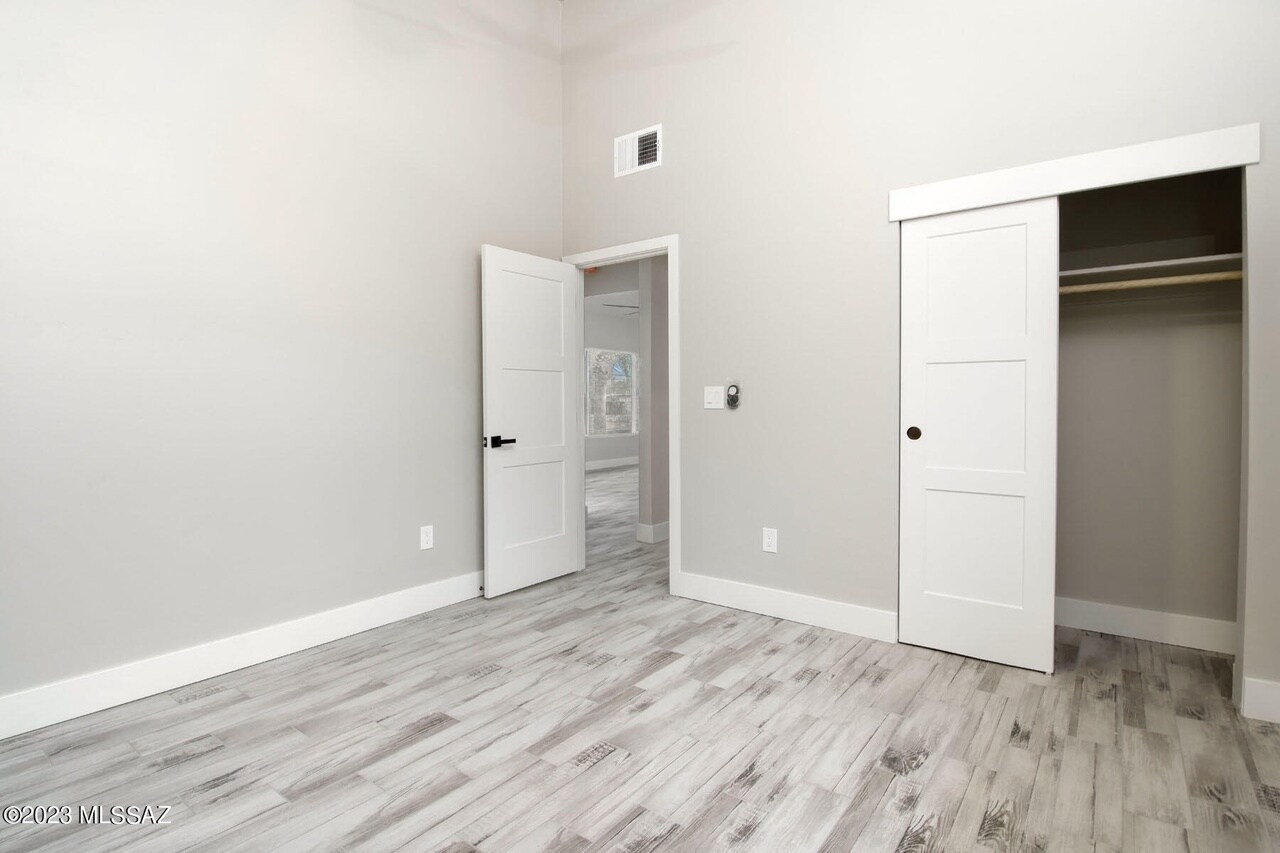 Building Photo - 892 E Glenn St