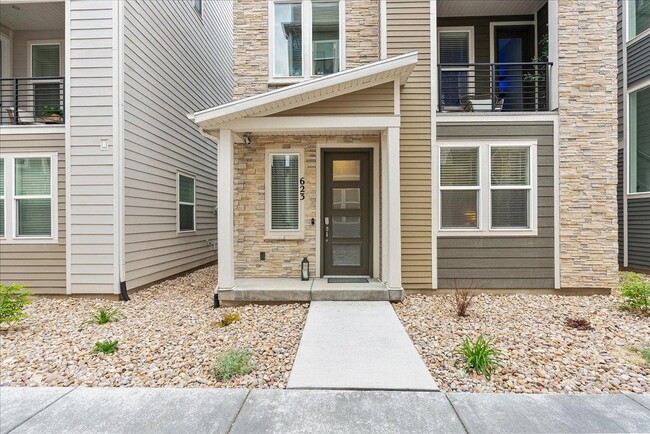 Building Photo - 623 E 460 S