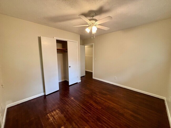 Building Photo - 2712 Sherlock Dr