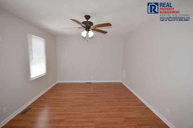 Building Photo - Spacious 3BR/2.5BA in Murfreesboro!