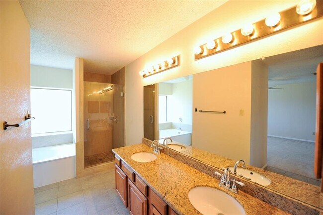 Building Photo - 2206 Greencove Ln