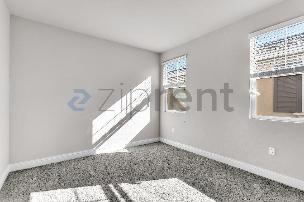 Building Photo - Unit