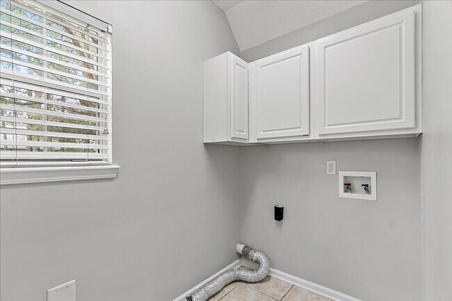 Building Photo - Lovely contemporary home in popular South Jax Beach!