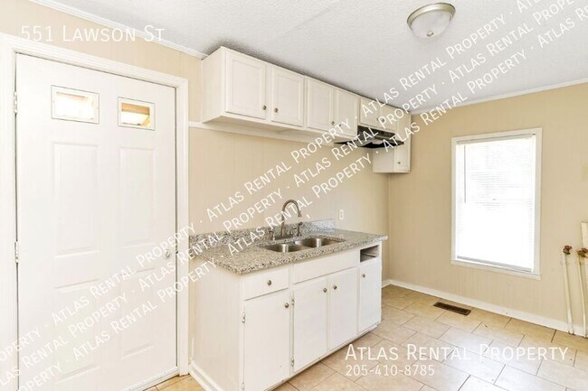Building Photo - 551 Lawson St