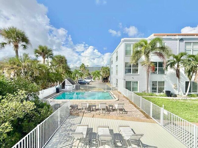 Building Photo - 1859 Shore Dr S