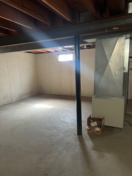 Building Photo - 1825 Ontario Dr