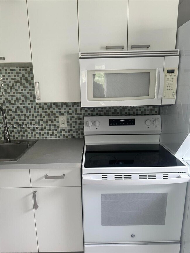 Building Photo - 2016 Miami Rd