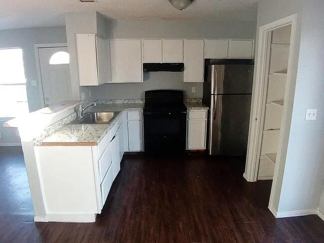 Building Photo - 10100 Brownie Dr