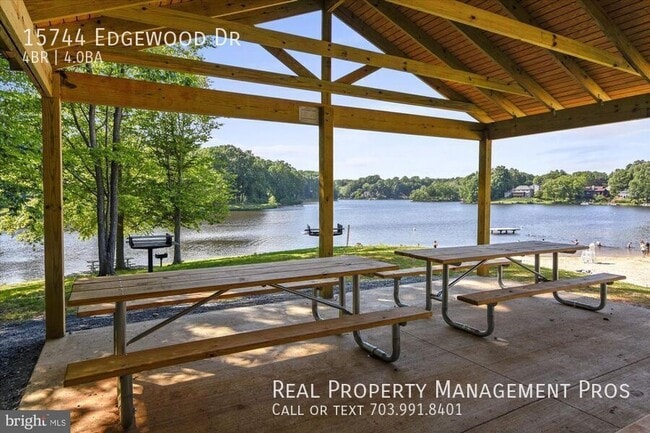Building Photo - 15744 Edgewood Dr