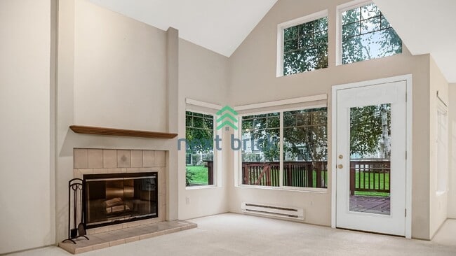 Building Photo - 3 Bed 2.5 Bath Townhouse Available for Rent!