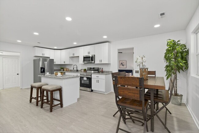 Building Photo - 13648 Track Ln