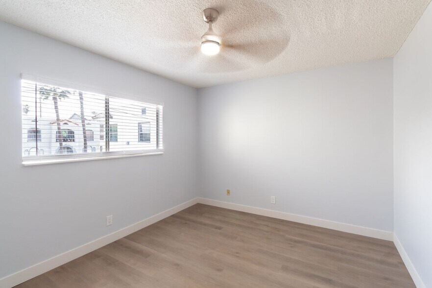 Building Photo - 811 Gardenia Ave