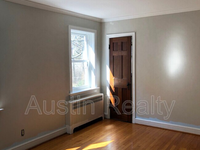 Building Photo - 1127 Claytonia Terrace