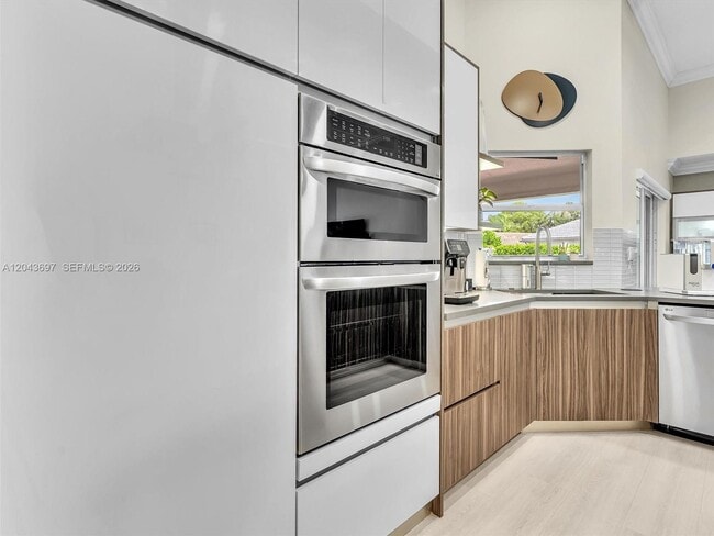 Building Photo - 639 Verona Pl