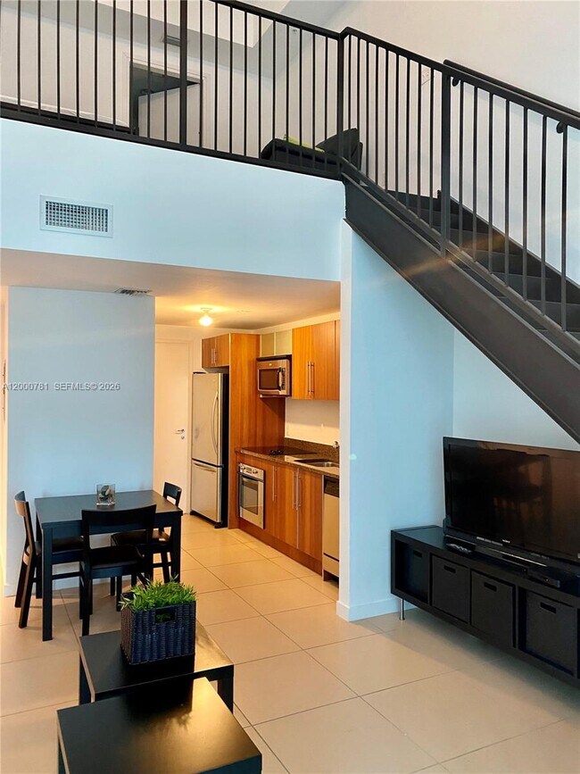 Building Photo - 300 S Biscayne Blvd