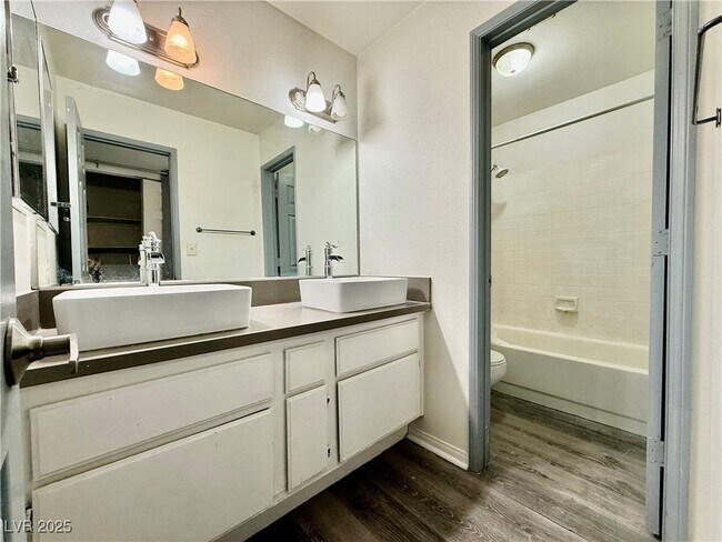 Building Photo - 1663 Duarte Dr