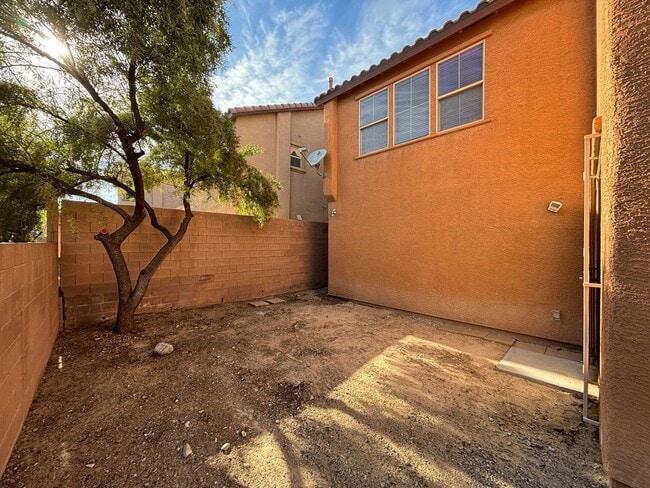 Building Photo - Beautiful 4Bed/3Bath/2Car home located between Summerlin/Providence area