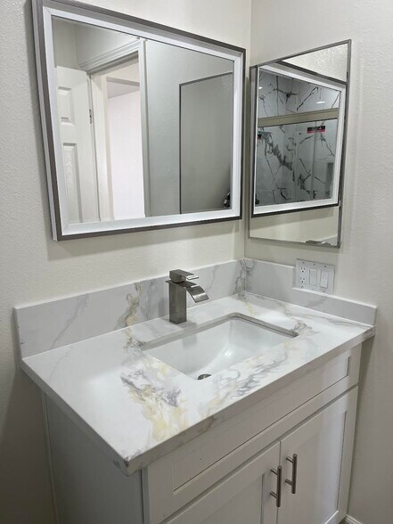 Bathroom - 18371 Patterson Ln