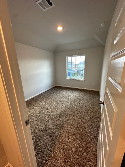 Building Photo - 22114 Regal Heights Dr