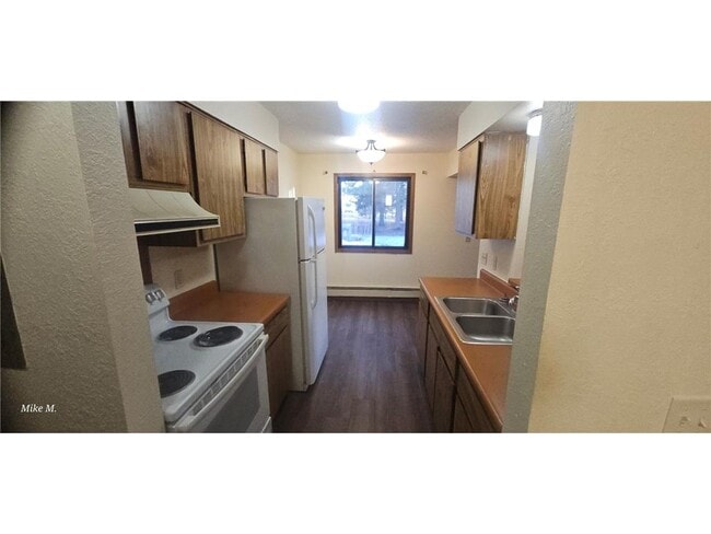 Building Photo - 16 Green River Rd