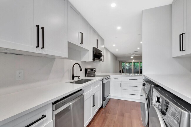 Building Photo - 1140 Mahogany Way