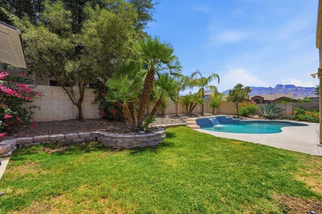 Building Photo - Furnished Desert Oasis| Pool, Bar and Mountain Views