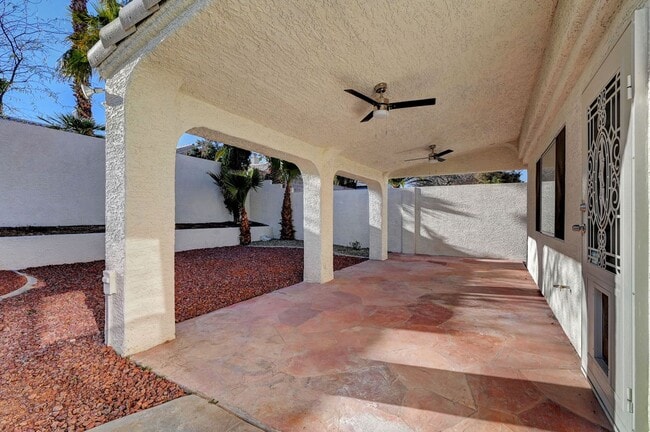Building Photo - Signature at Peccole Ranch