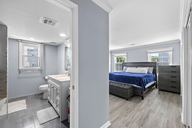 Master Bed + Bath - 13 Crystal Ln