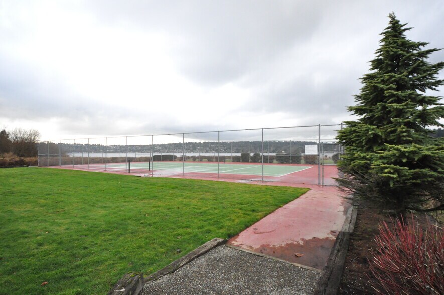 Tennis Court adjacent to the Pool and Jacuzzi - 16929 Inglewood Rd NE
