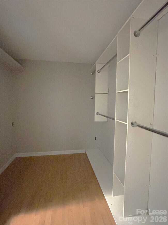 Building Photo - 9620 Vinca Cir