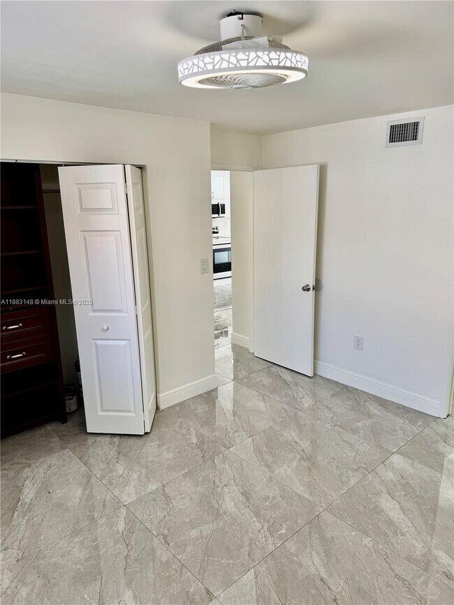 Building Photo - 2740 W 61st St