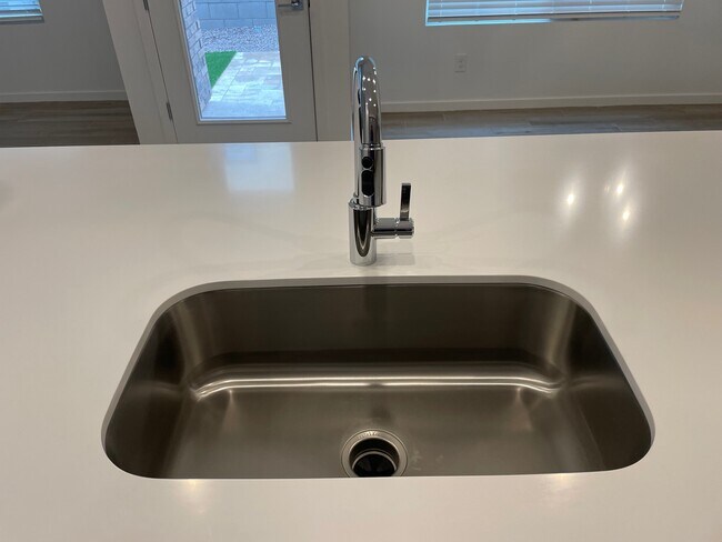 Building Photo - 901 S Smith Rd