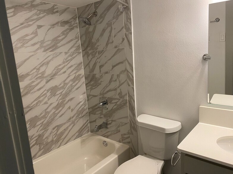 Building Photo - 4633 Fairmount St