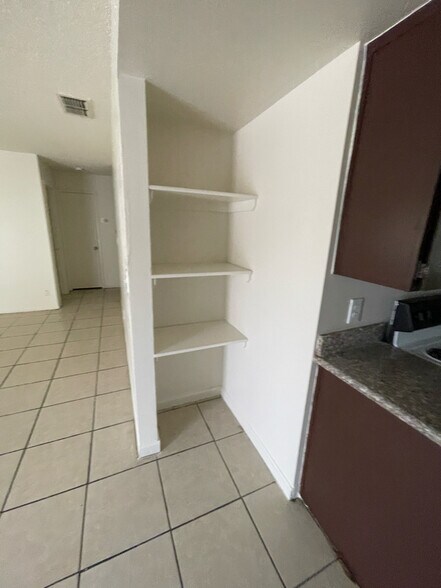 Building Photo - 429 S Backer Ave