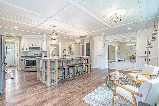 Building Photo - 7617 Glenwood Dr