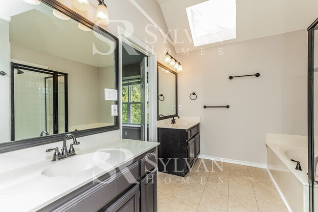 Building Photo - Enjoy living the good life in this 3 bedroom, 2 bathroom home