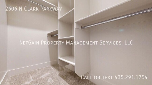 Building Photo - 2606 N Clark Pkwy