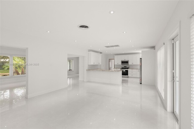 Building Photo - 439 Bargello Ave